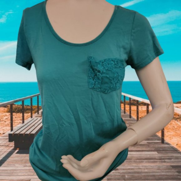 Green Mynk Top Med lacy/ bundle requirement - Picture 1 of 4